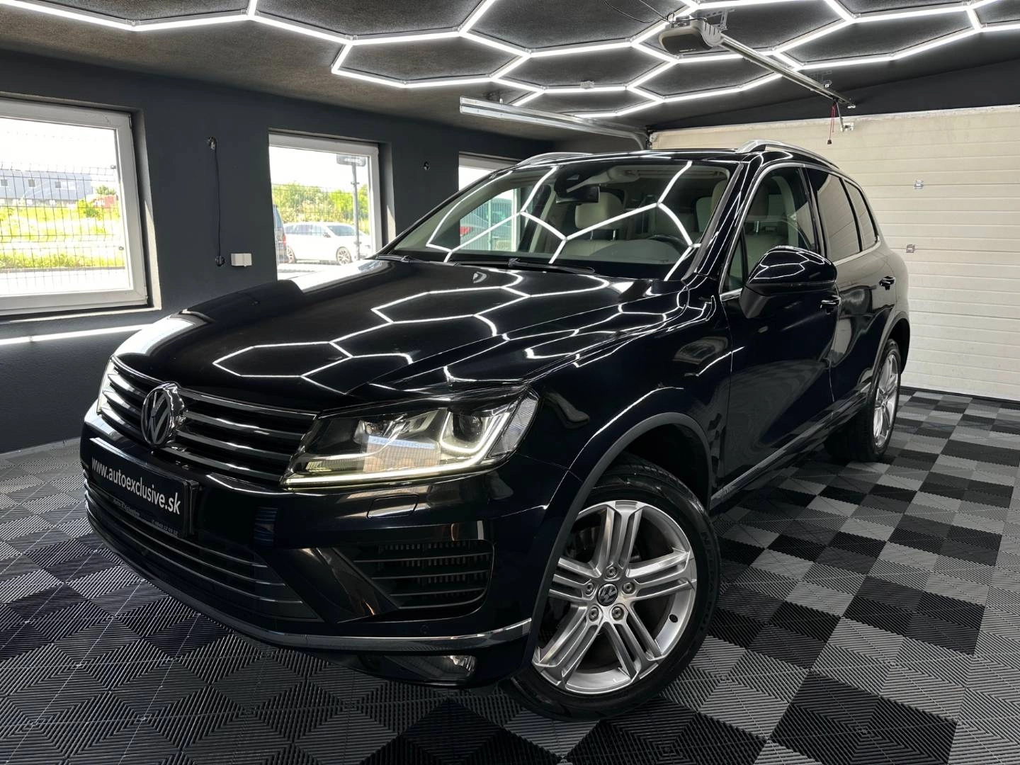 SUV Volkswagen Touareg 2015