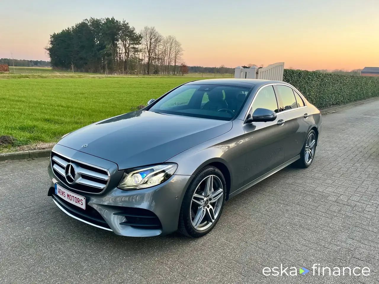 Lízing Sedan MERCEDES E 200 2018