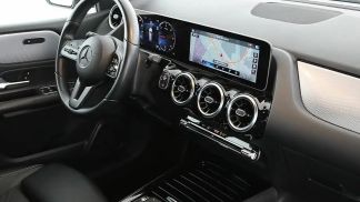 Financování Hatchback MERCEDES B 180 2020