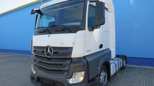 MERCEDES 1842 2019