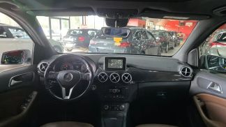Lízing Hatchback MERCEDES B 180 2014