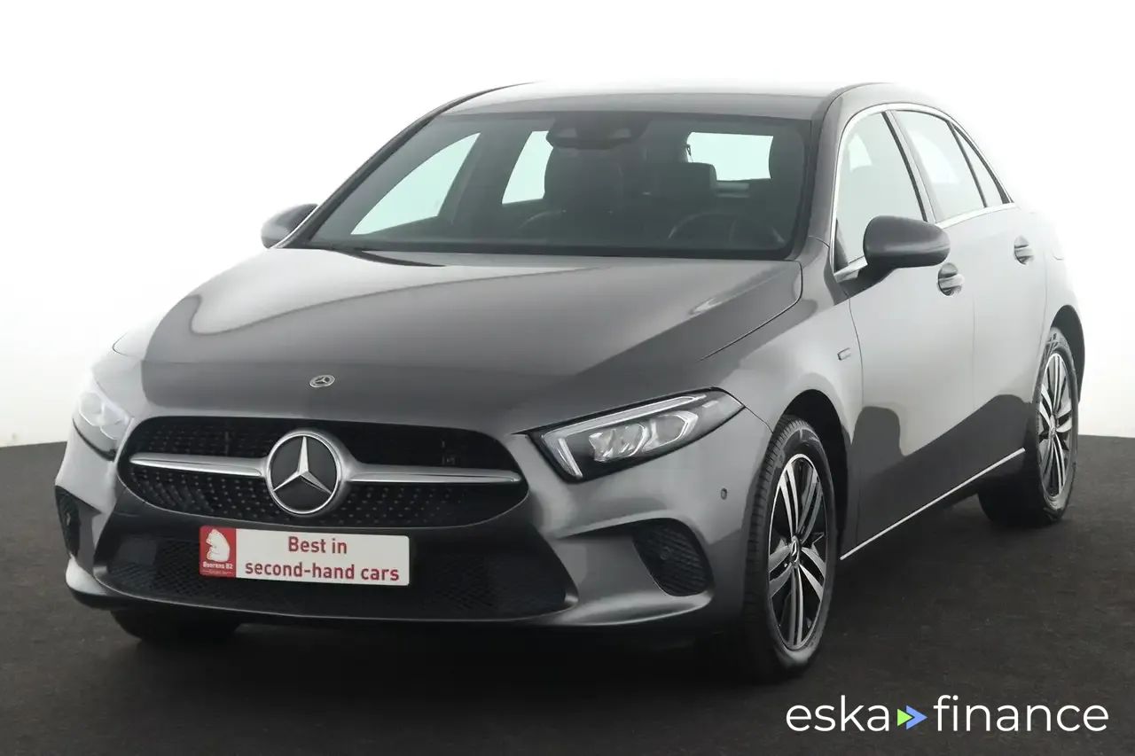 Hatchback MERCEDES A 250 2021