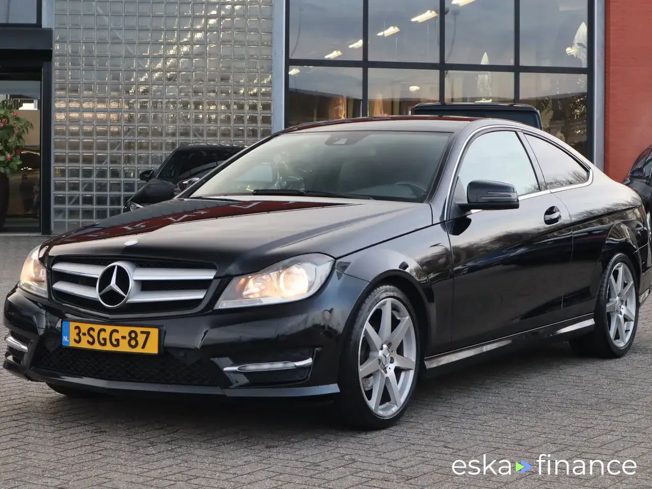 Lízing Kupé MERCEDES C 180 2012