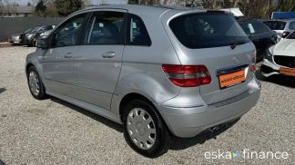 Lízing Hatchback MERCEDES B 180 2011